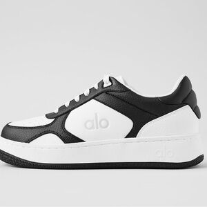 ALO Yoga Women's Black and White Sneakers